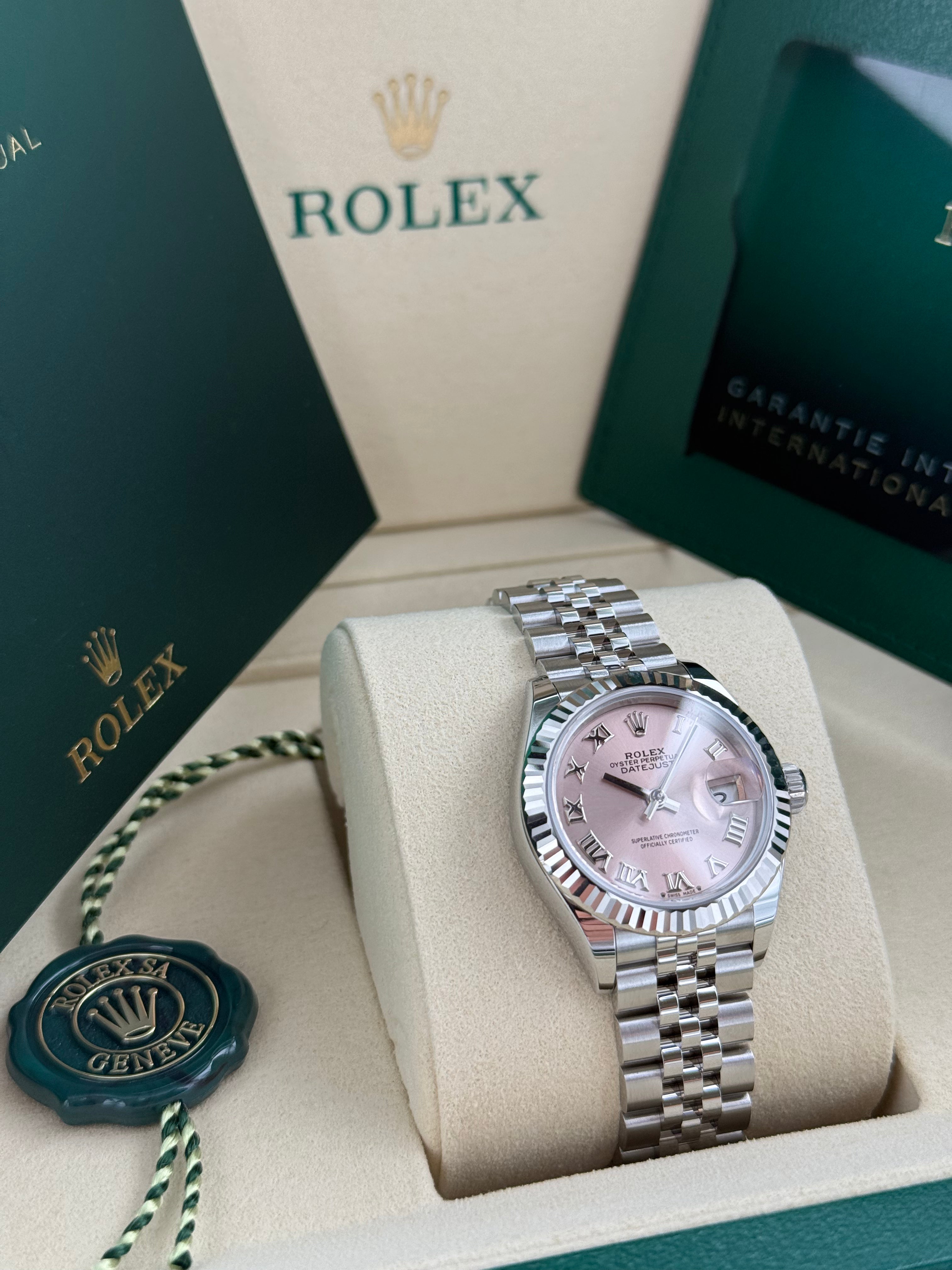 Rolex Lady-Datejust 28 – Ref. 279174 | Rosefarbenes Zifferblatt | Jubilee-Band