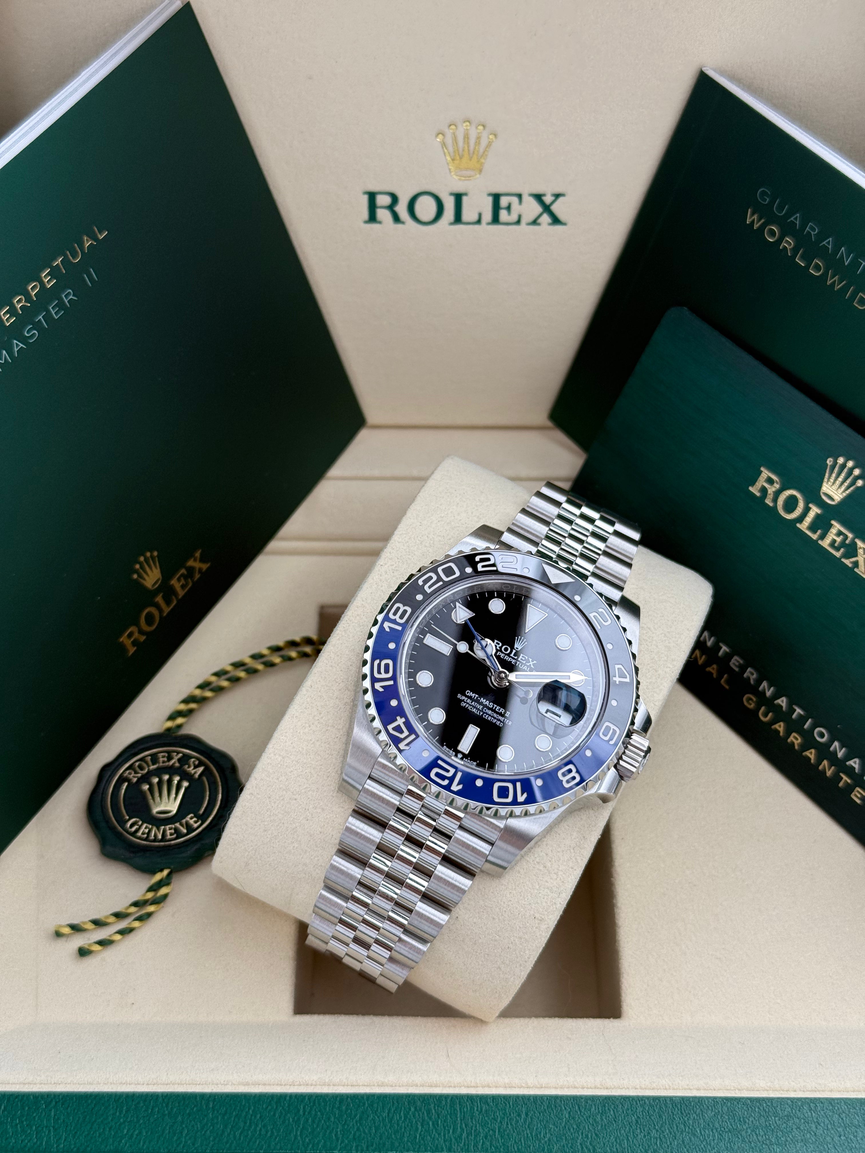 Rolex GMT Master II – Ref. 126710BLNR | Schwarzes Zifferblatt | Jubilee-Band