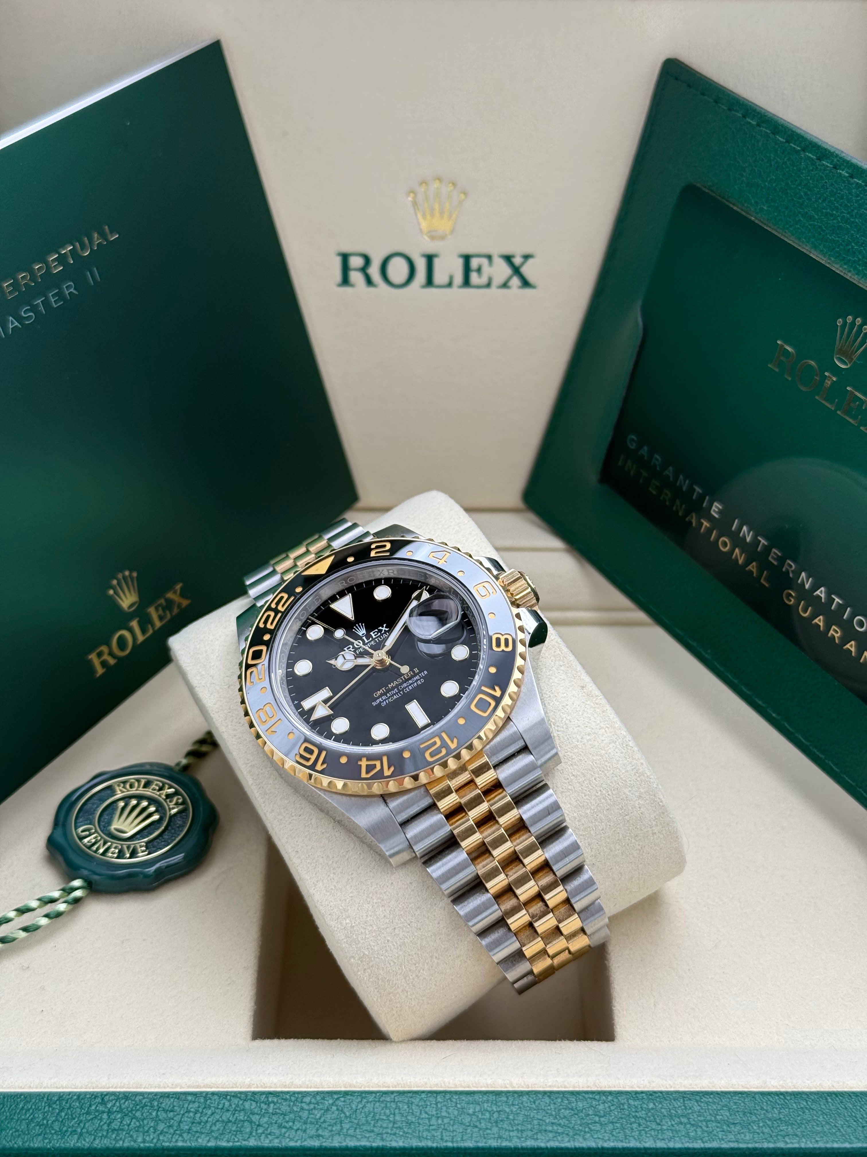 Rolex GMT Master II – Ref. 126713GRNR | Schwarzes Zifferblatt | Jubilee-Band